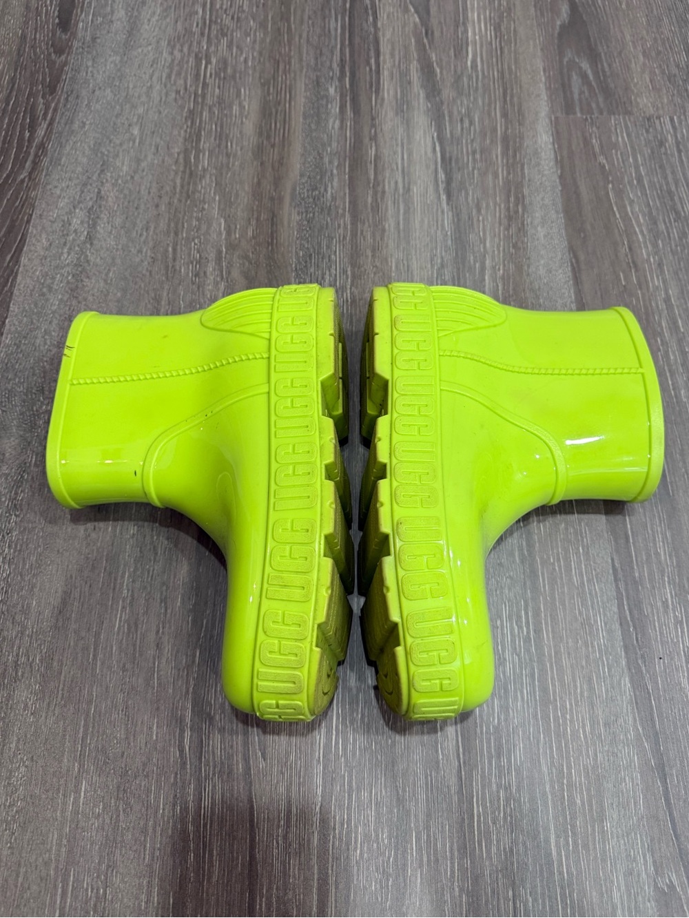 UGG’s Neon Green Waterproof Rain Boots - Picture 9 of 12